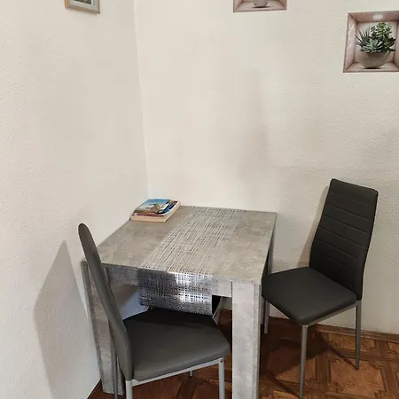 V Centre Mesta Apartment